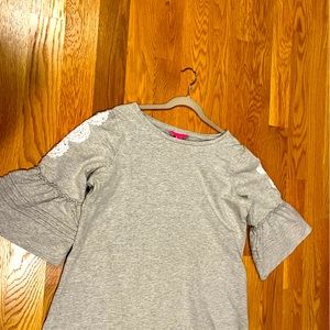 Lilly Pulitzer 3/4 sleeve gray top